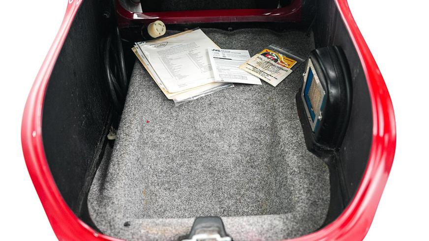 Крохотный и очень редкий электрокар ушёл с молотка