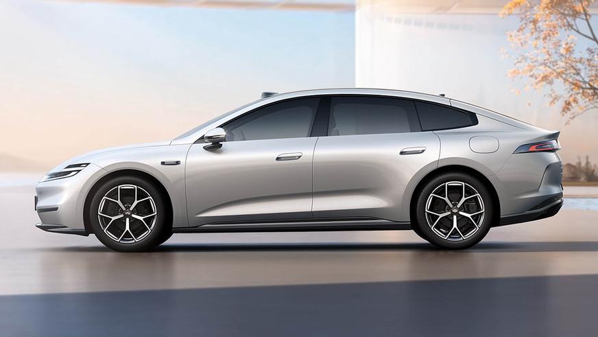 У Changan появился электрокар с зарядкой километр в секунду