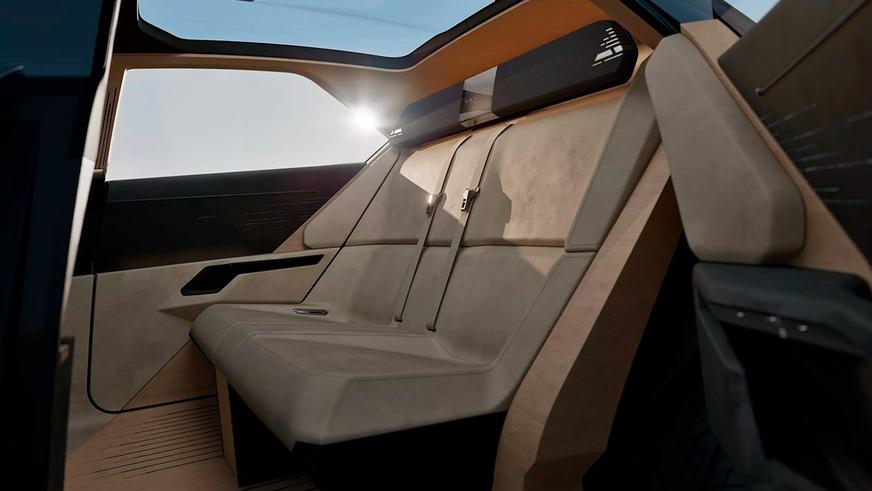 Lexus LS стал роскошным вэном с шестью колёсами