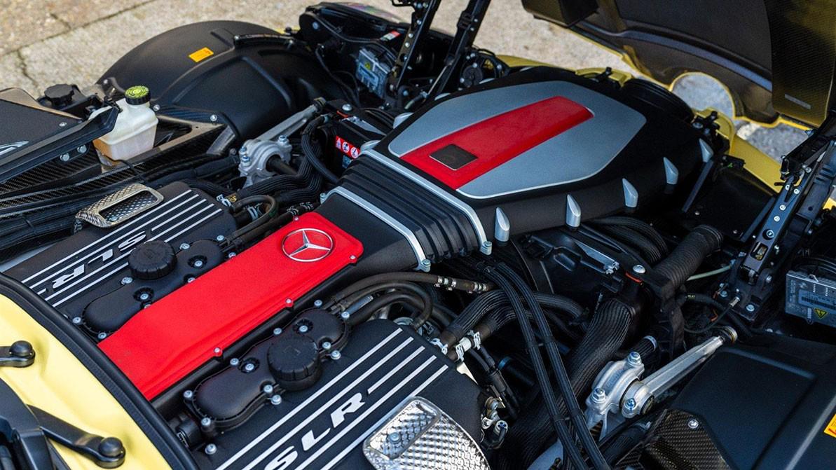 На продажу выставили уникальный Mercedes-Benz SLR McLaren. Он жёлтый!