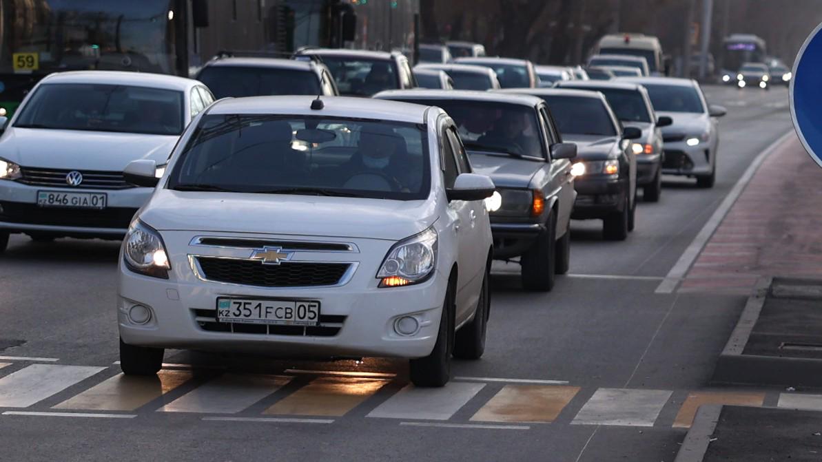 Налог на транспорт в Казахстане оставят как есть