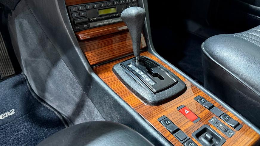 На торгах замечен Mercedes-Benz W123 почти без пробега