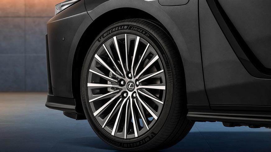 Новый Lexus ES для Европы. Фото и характеристики