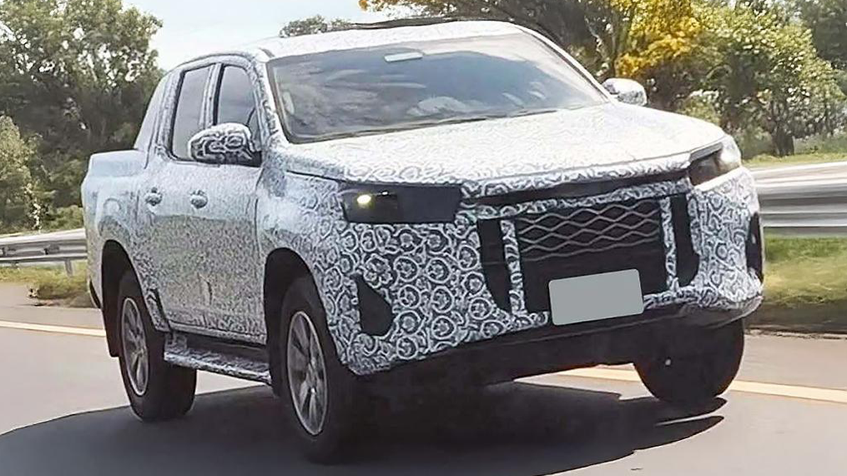 Новый Toyota Hilux получит интерьер в стиле LC Prado