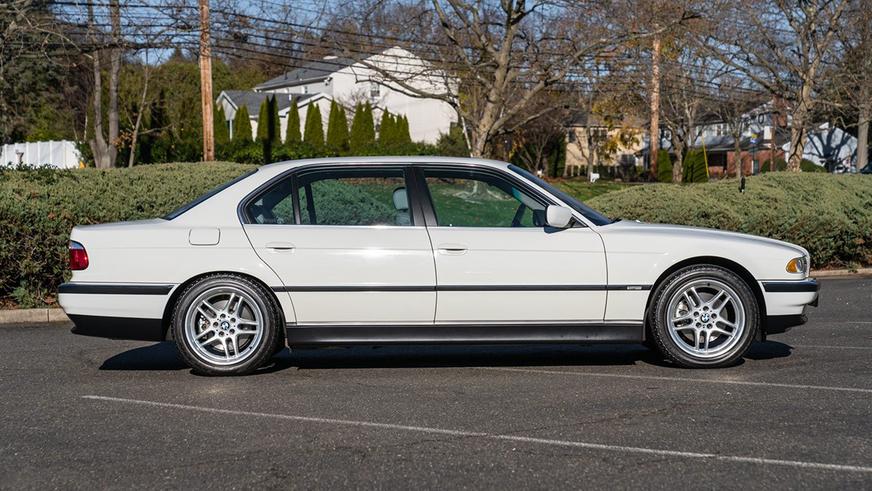 На торги выставили почти новую BMW 740iL (E38) 2000 модельного года