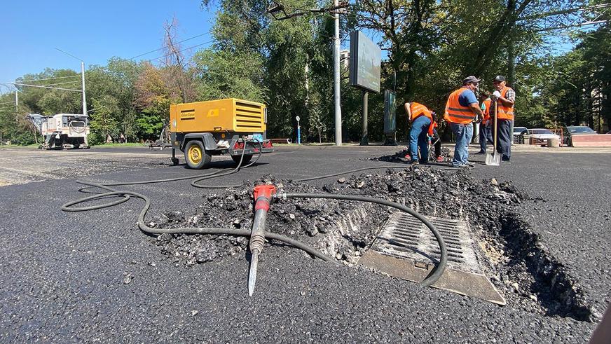 Почему на улицах Алматы после ремонта появляется колея?