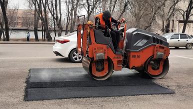 В Алматы начали латать ямы. На каких улицах? Проверьте, есть ли в списке ваша.