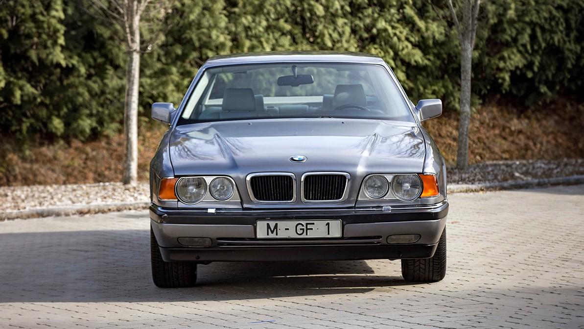 BMW покажет секретный прототип «семёрки» с V16 из 1990-х