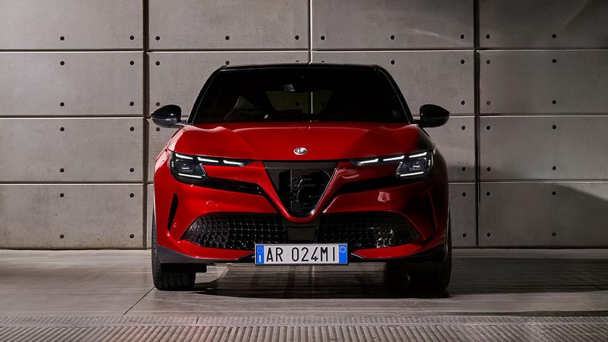 Alfa Romeo показала свой первый электрокар – паркетник Milano