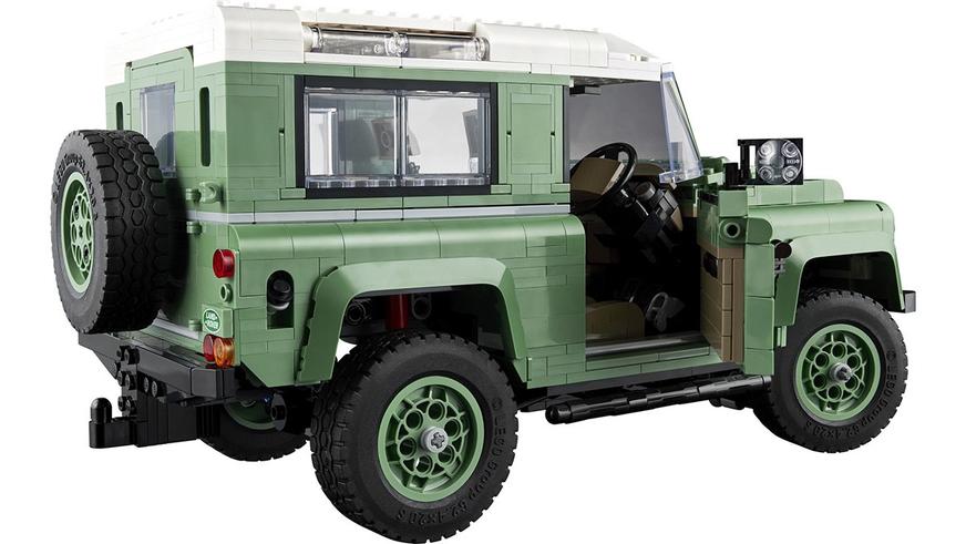 Lego спрятала новый конструктор для сборки Defender в глухом лесу