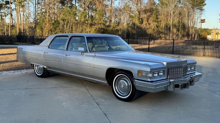 Раритетный Cadillac Fleetwood 1976 года выставлен на торги