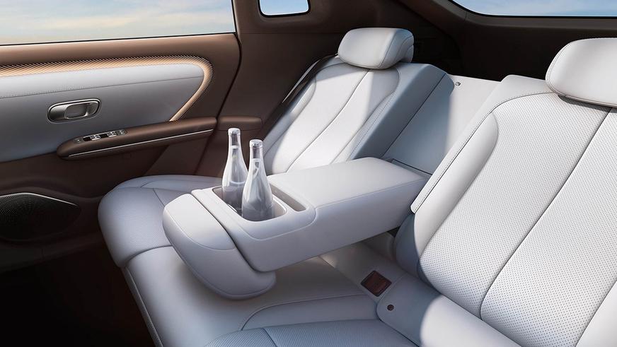 У Changan появился электрокар с зарядкой километр в секунду