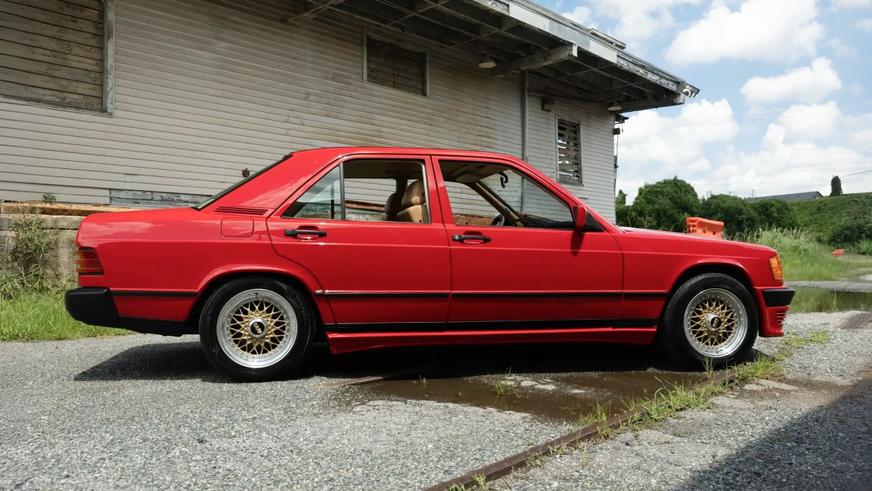 Уникальный Mercedes-Benz 190E пустили с молотка