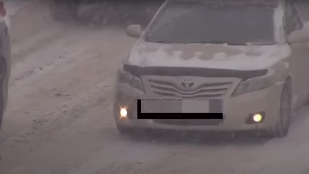 Жалған нөмір таққан Camry жүргізушісі 2.5 млн теңге айыппұл төлейді