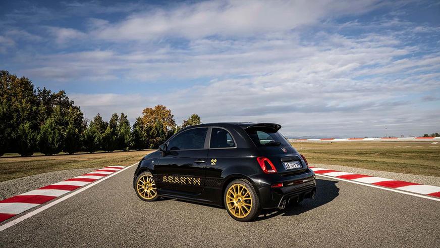 Юбилейный Abarth 695 75° Anniversario