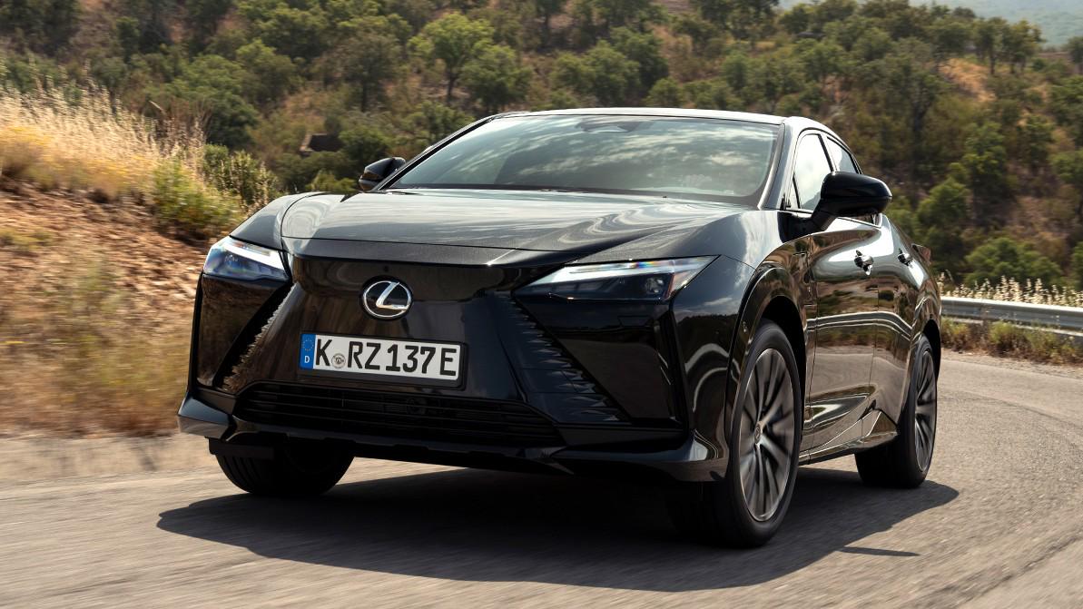 Lexus привезёт в Казахстан электромобиль RZ