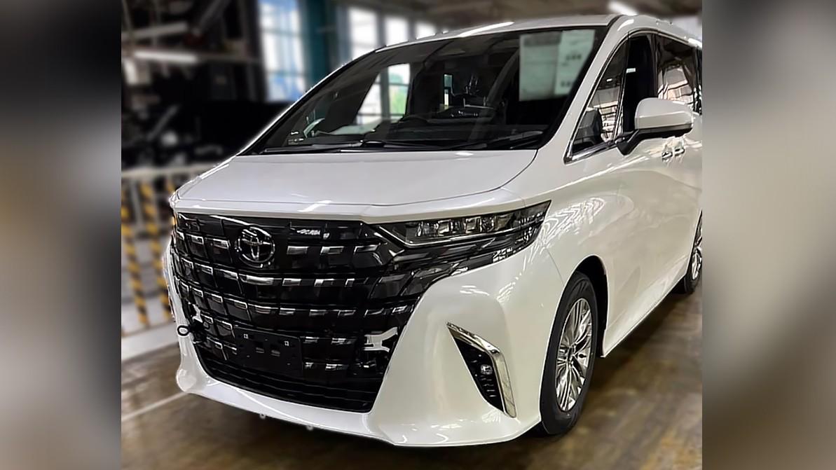 Рассекречена внешность новых Toyota Alphard и Vellfire