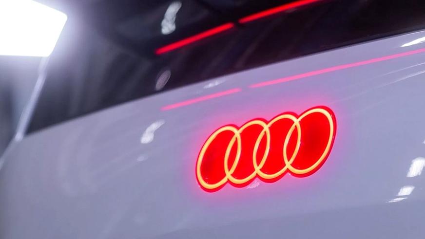 Студенты превратили Audi A2 в электрокар