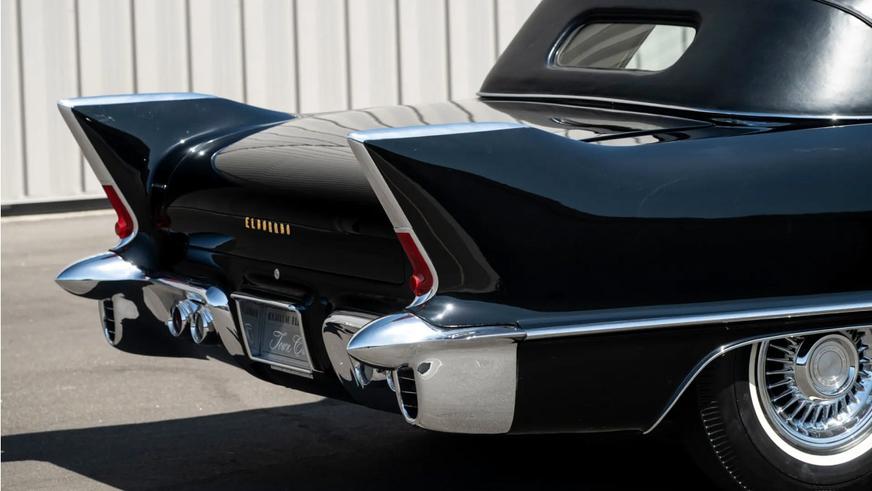 Экстравагантный Cadillac Eldorado продали за полмиллиона долларов