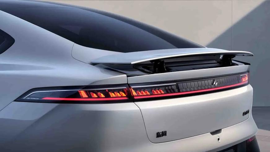 Второй 007 из Китая. Раскрыты цены электромобиль Dongfeng