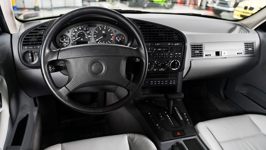 В США нашли почти новую BMW 325i в кузове E36 В США нашли почти новую BMW 325i в кузове E36