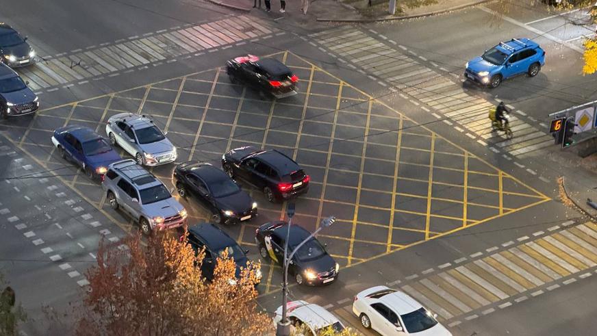 Вафельную разметку нарисовали на десяти алматинских перекрёстках