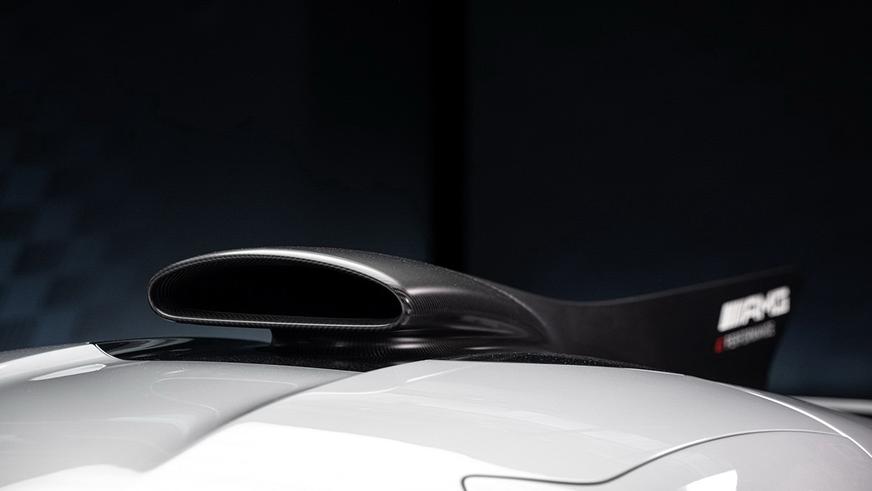 Серийный Mercedes-AMG One вышел в свет