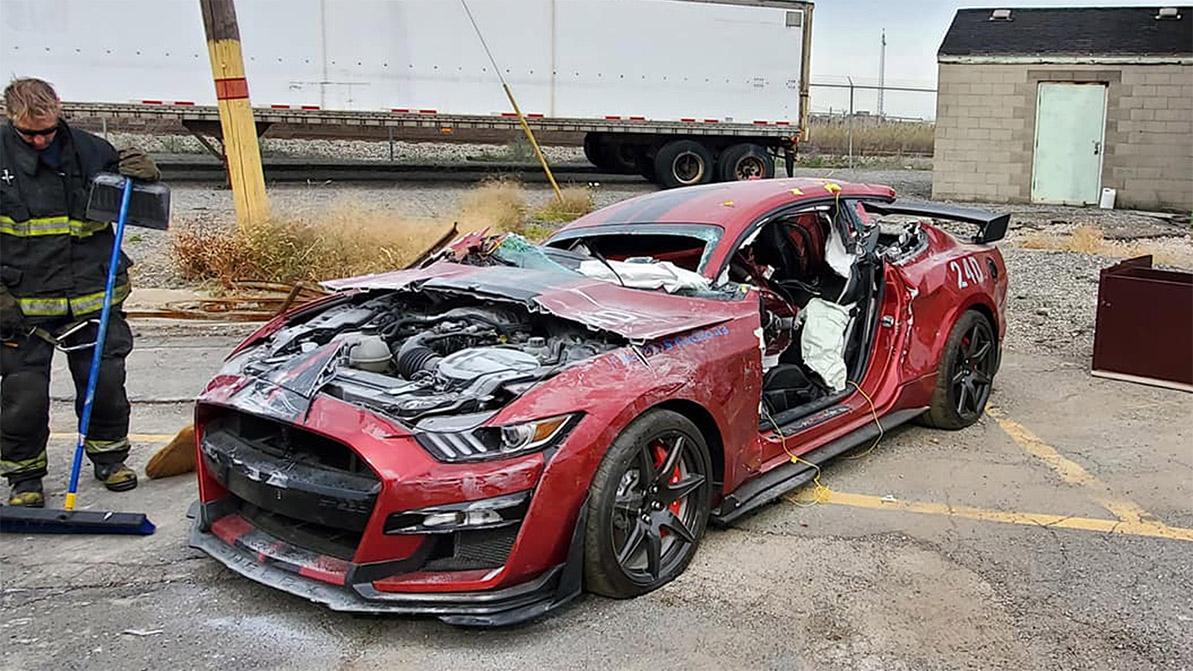 770-сильный Ford Mustang стал жертвой пожарных