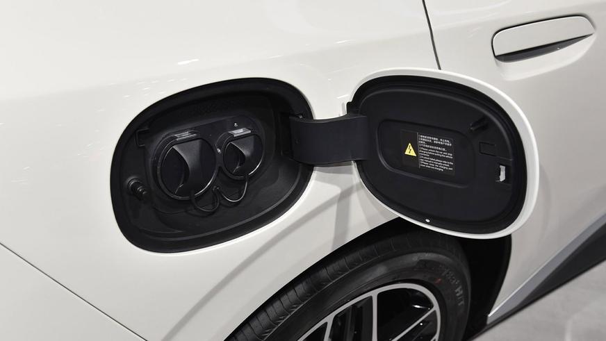 BYD запустила в КНР продажи недорогого электрокара Seal 06 BYD запустила в КНР продажи недорогого электрокара Seal 06
