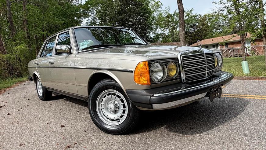 На торгах замечен Mercedes-Benz W123 почти без пробега