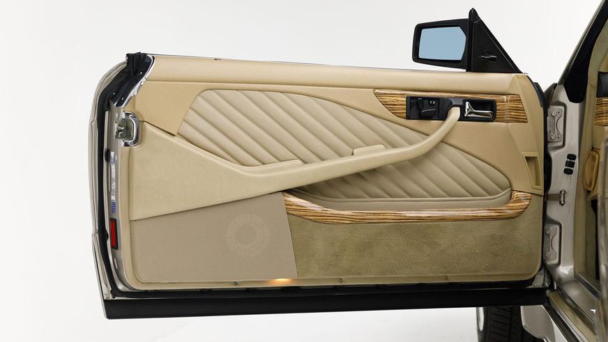 Рестомод Mercedes-Benz 560 SEC с мотором AMG в продаже