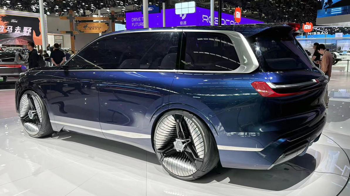 Geely ірі гибрид кроссовер дайындап жатыр