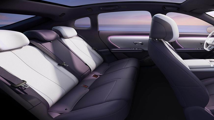 У Changan появился электрокар с зарядкой километр в секунду