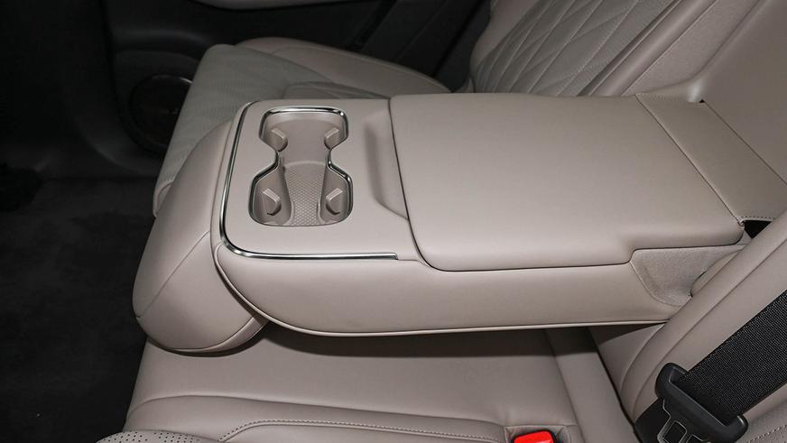 Zeekr показала интерьер гибрида 8X