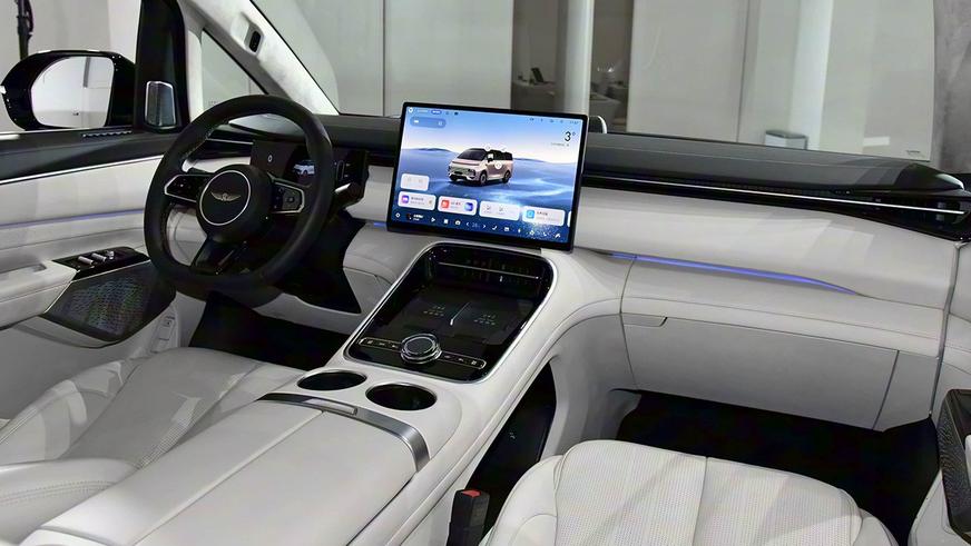 Geely открыла в КНР приём заказов на вэн V900