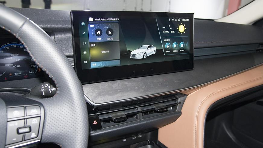 В Китае показали свою Toyota Camry с атмосферником и другим салоном