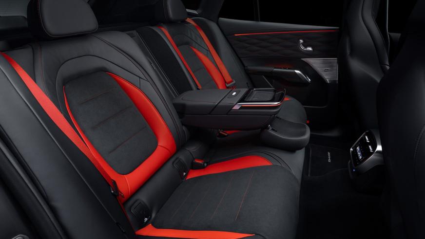 Представлен кроссовер Mercedes-AMG GT c 1169 силами