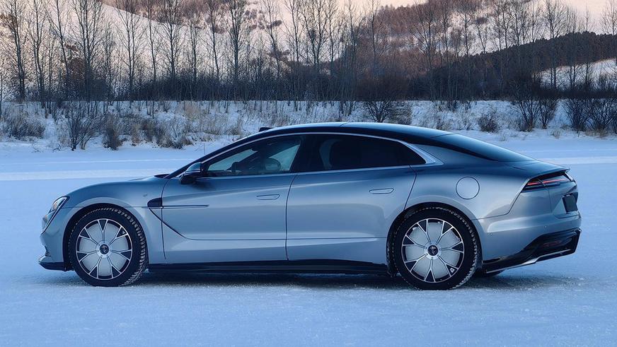 В Китае начались продажи 1305-сильного суперседана Yangwang U7