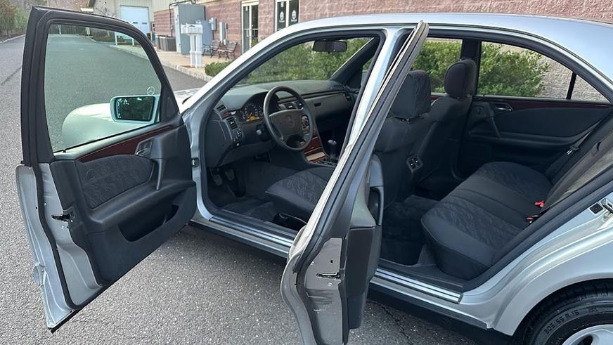 В США нашли E-Class (W210) с пробегом всего 22 тыс. км