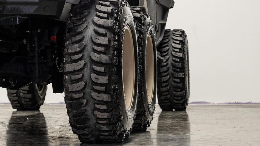 Jeep Gladiator превратили в суровый шестиколёсник для путешествий