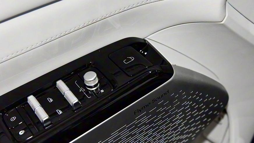 Geely открыла в КНР приём заказов на вэн V900