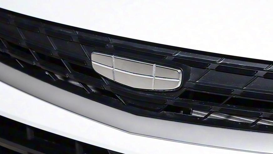 Geely показал обновлённый Coolray для экспорта