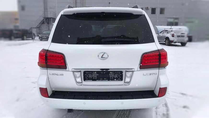 Десятилетний Lexus LX570 почти без пробега на Kolesa.kz