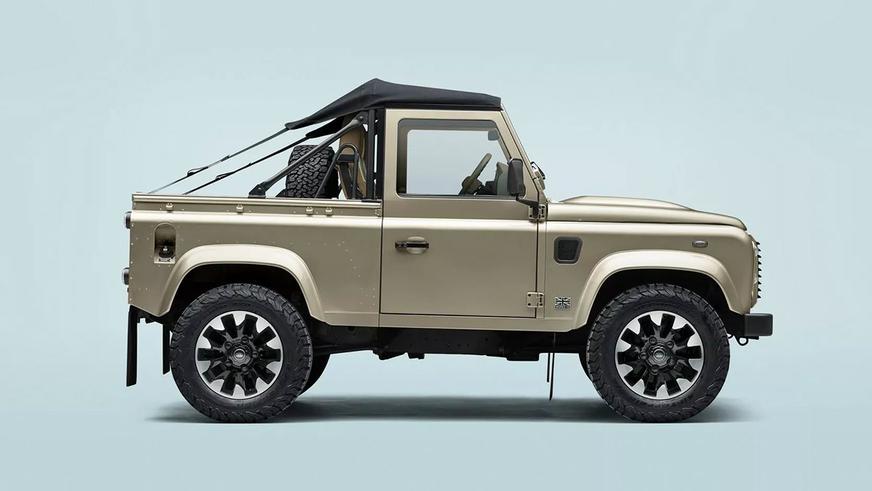 Классический Land Rover Defender получил версию с V8 и мягким верхом Классический Land Rover Defender получил версию с V8 и мягким верхом