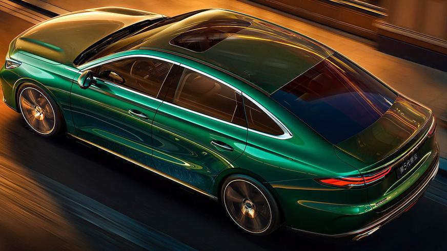 Седан Geely Emgrand со сменой поколений стал больше и мощнее