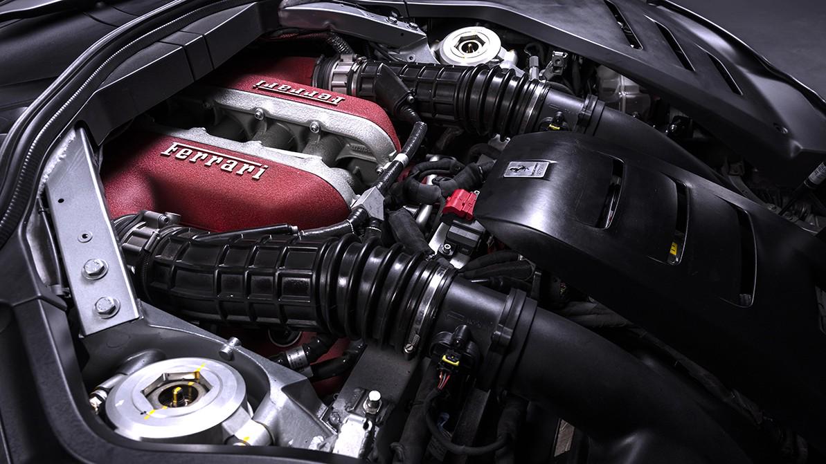 Ferrari Purosangue: заднепетельные двери и атмосферный V12