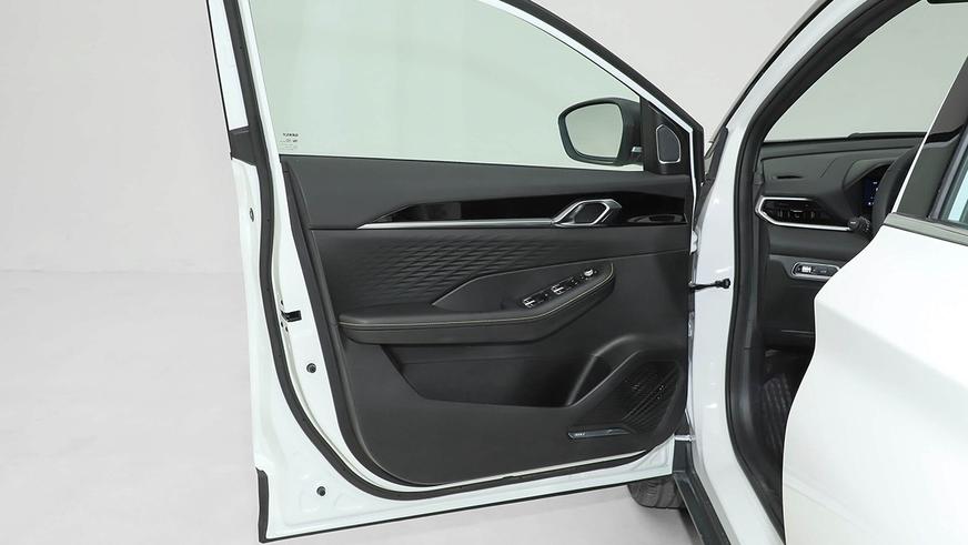 Geely показал обновлённый Coolray для экспорта