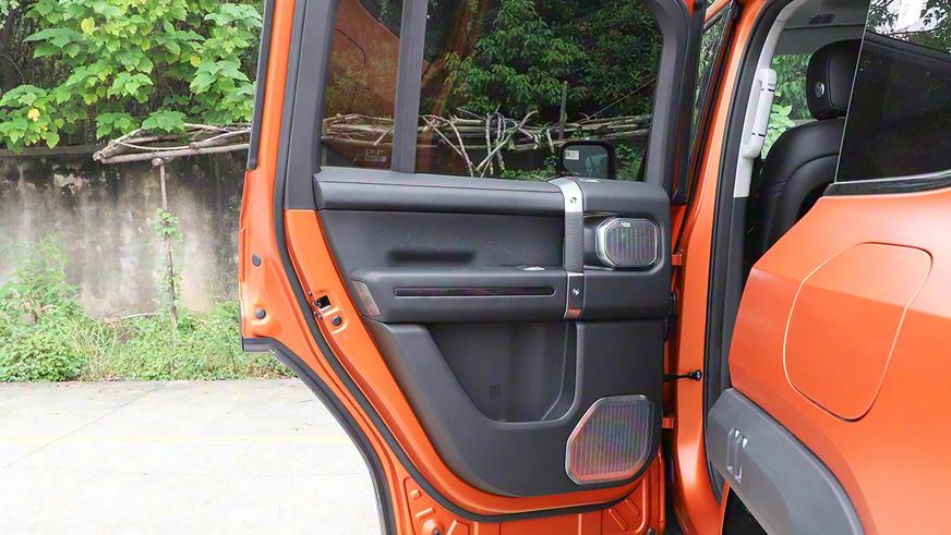 Новый Jetour стал первым автомобилем, форсировавшим реку Янцзы