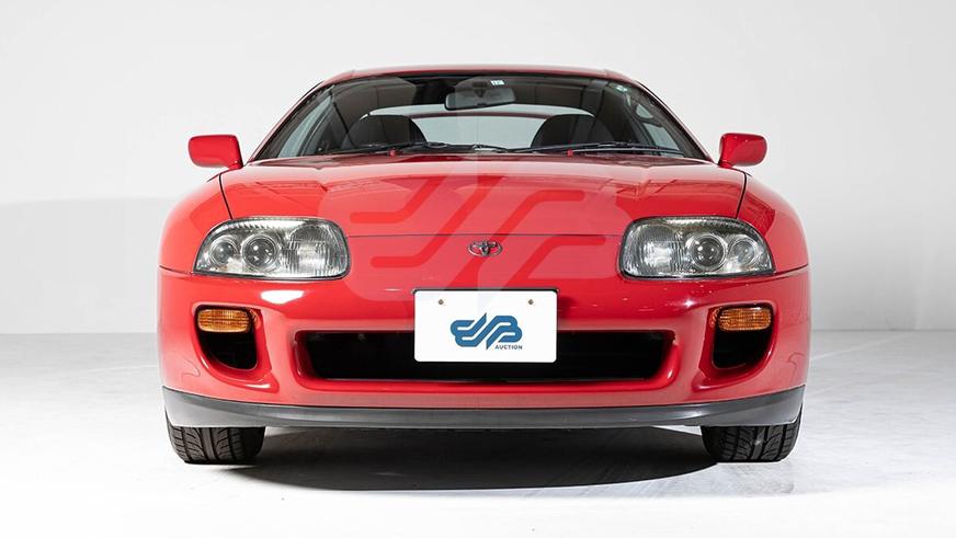 C молотка пустят Toyota Supra, простоявшую 22 года в гараже