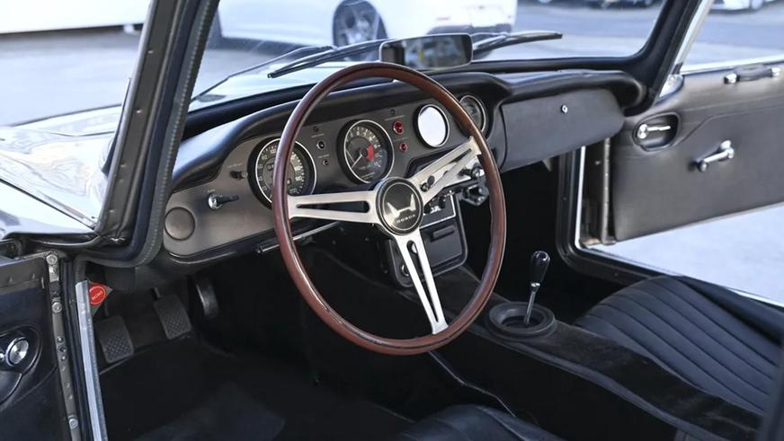 Крошечную ретро-Honda выставят на торги